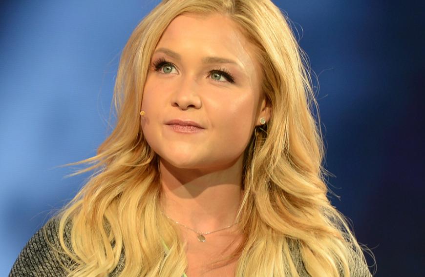 Hält die Blondine eine Überraschung für ihre Anhänger bereit?