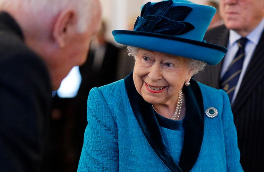 Die Queen: Über 600 Pakete sollen am Fest der Liebe ihren Besitzer wechseln. Wow!