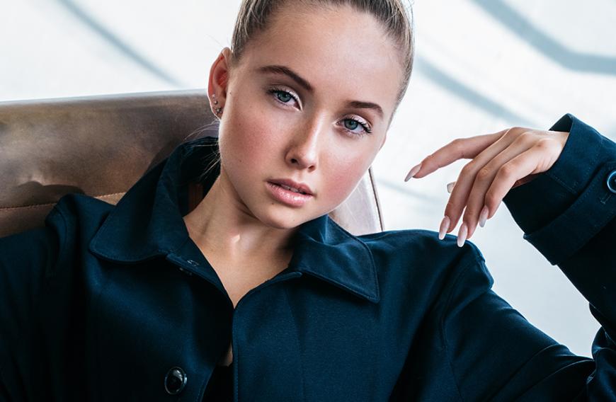 Freude bei Shania Geiss: Die 15-Jährige steht seit Kurzem bei einer Hamburger Modelagentur unter Vertrag - und ihre ersten Sedcard-Fotos können sich sehen lassen!