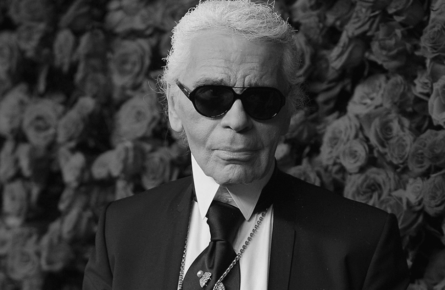 Der Tod von Modeschöpfer Karl Lagerfeld kam für viele völlig überraschend. Der deutsche Designer starb am 19. Februar im Alter von 85 Jahren. Französischen Medienberichten zufolge litt Lagerfeld zuvor am Bauchspeicheldrüsenkrebs. Im Jahr 2015 hatte der Kreativdirektor von Chanel noch betont, dass er nicht daran denke in Rente zu gehen, da er noch viel zu beschäftigt sei. Trotz seines hohen Alters liebte er seinen Beruf und entwarf weiterhin Kollektionen, unter anderem auch für sein eigenes Label und die Marke Fendi.