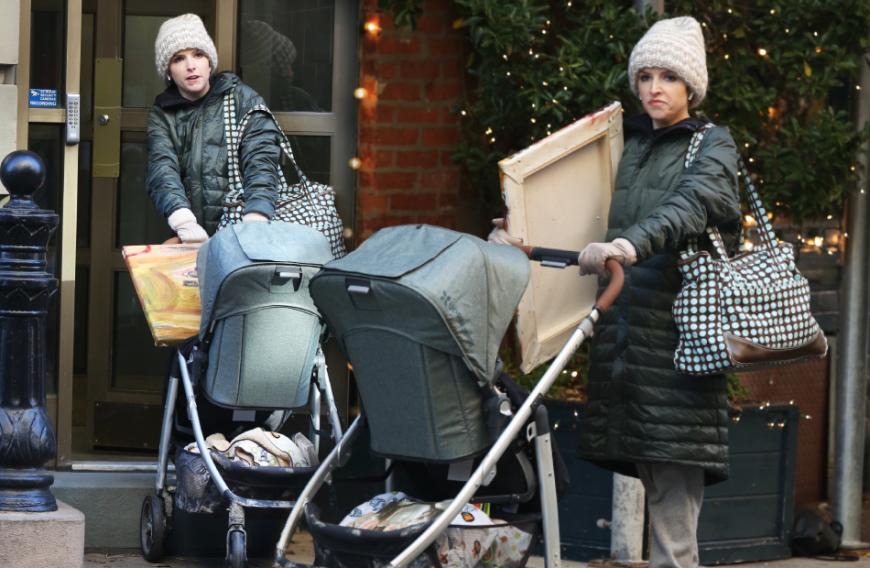 Auch auf den Straßen New Yorks wurde die Schauspielerin bereits mit Babybauch und Kinderwagen erwischt.
