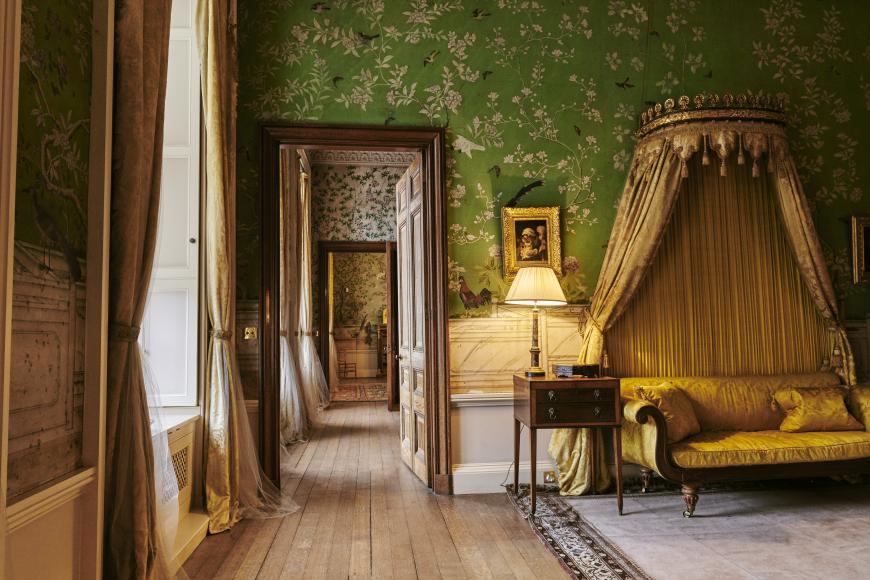 Die Herzogin von Rutland und ihre Familie begrüßen ihre Gäste persönlich in dieser herrschaftlichen Drei-Zimmer-Suite. Direkt nach ihrer Ankunft werden die Gäste beim traditionellen Afternoon Tea auf das royale Erlebnis eingestimmt.