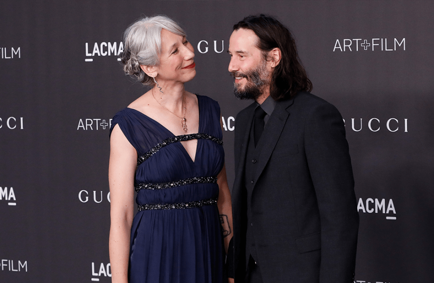 Der Schauspieler zeigte sich mit seiner Freundin auf dem Red Carpet.