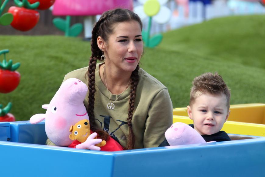 Als Sarah in der Doku über ihren Sohn Alessio spricht, wird das Gespräch extrem emotional und sie kann ihre Tränen nicht mehr zurückhalten.