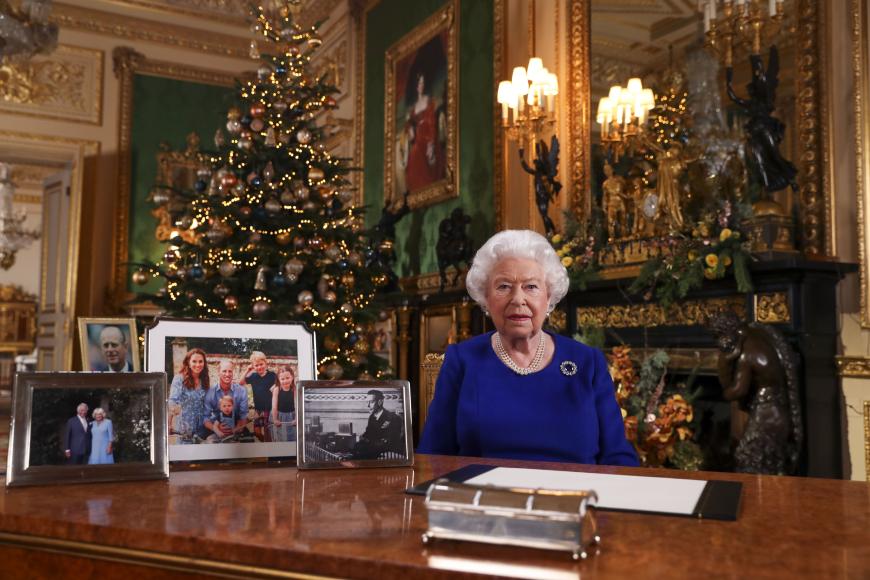 Die Queen hält ihre traditionelle Weihnachtsansprache. Von Harry, Meghan und Archie jedoch nicht eine Spur ...