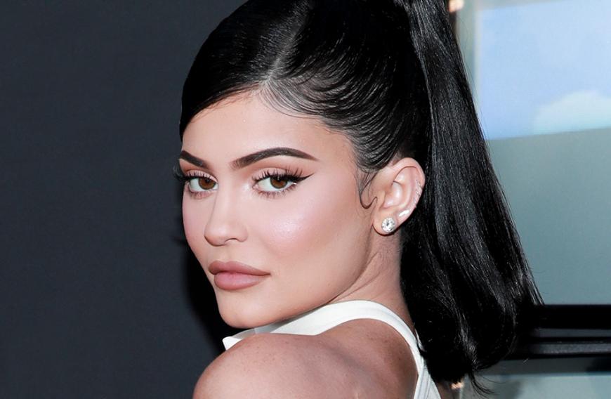 2019: Die Halbschwester von Kim Kardashian begeistert ihre Fans mit einem sexy Schmollmund.