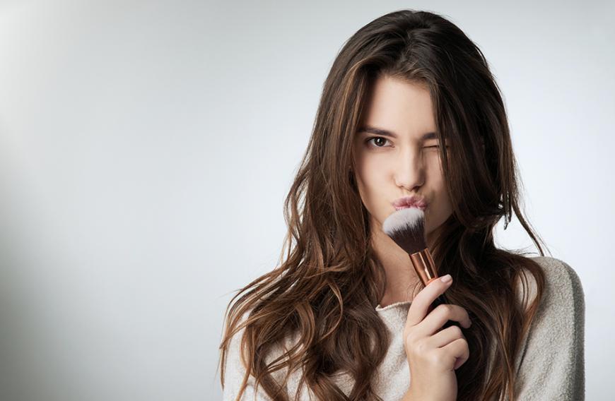 Wie oft reinigst du deine Pinsel, Quasten und Co.? Unser Ziel für 2020: Unsere Beauty-Tools einmal pro Woche reinigen.