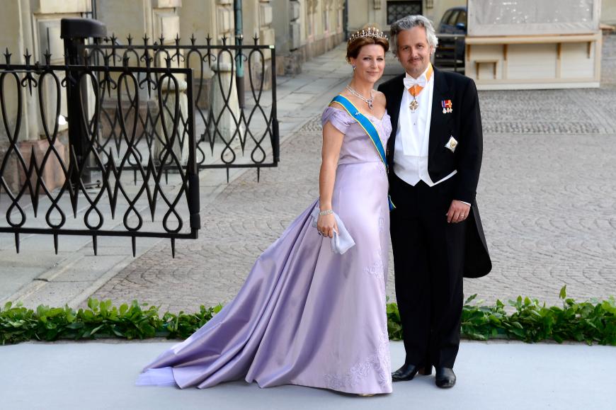 Prinzessin Märtha Louise heiratete den Künstler Ari Behn am 24. Mai 2002. Im August 2016 gab der norwegische Hof die Trennung der beiden bekannt.