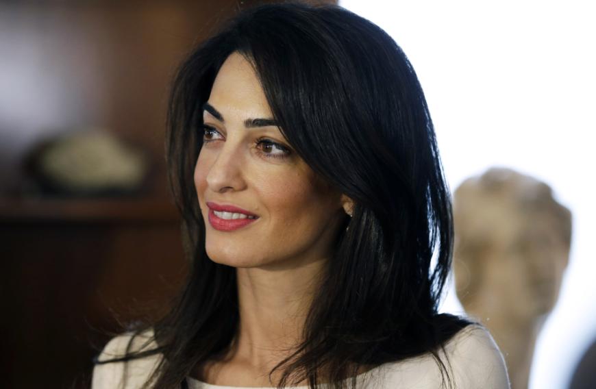 Was steckt wirklich hinter dieser intensiven Freundschaft? Insider behaupten, Amal sei nur auf den Ruhm ihrer BFF aus.