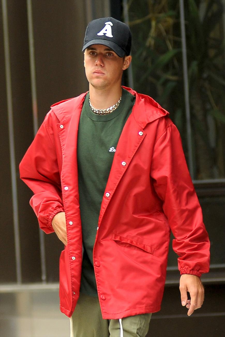 Diese Bilder sorgten im vergangenen Jahr für Aufmerksamkeit: Warum brach Justin Bieber in der Öffentlichkeit in Tränen aus? Seit seiner Hochzeit mit Model Hailey schien der Popstar endlich glücklich zu sein, doch der Schein trügt.
