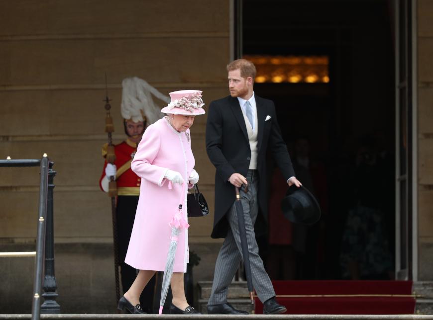 Angeblich hatte die Queen Prinz Harry gebeten, mit einem offiziellen Statement zu warten.