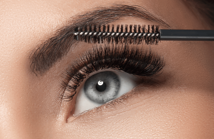 Einmal Wow-Wimpern, bitte! Mit der richtigen Mascara kannst du dir einen umwerfenden Blick kreieren.