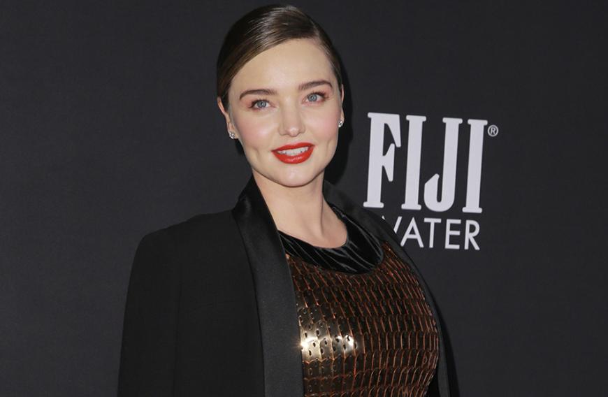 Model Miranda Kerr kann nicht ohne Hyaluronsäure, denn die würde für den Extra-Glow sorgen.