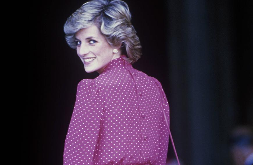 Puff Shoulders feiern dieses Jahr ihr großes Comeback! Auch Stilikone Lady Di betonte schon damals ihre Schultern mit Puffärmeln.