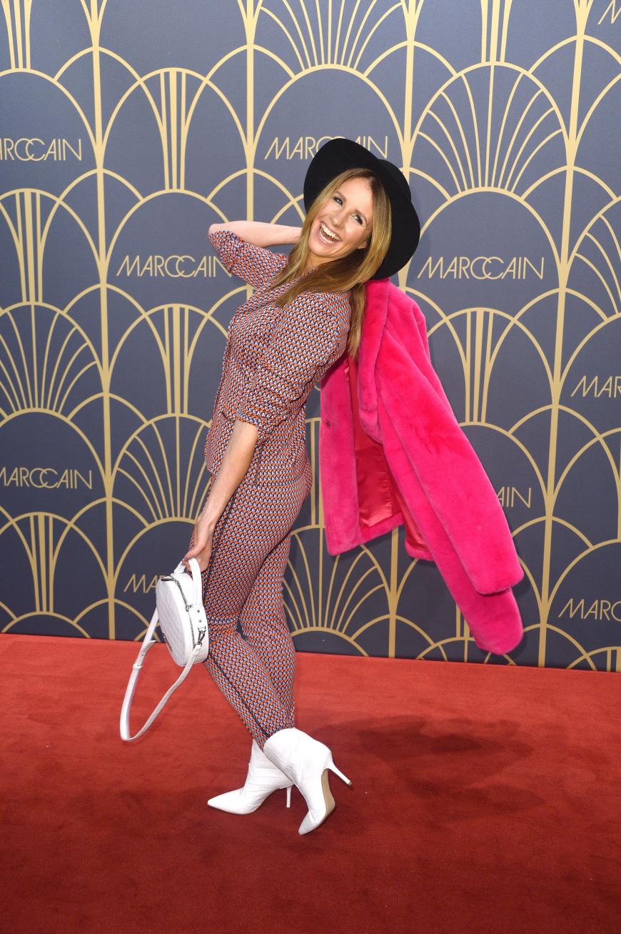 Moderatorin Mareile Höppner hat sichtlich Spaß auf der Fashion Week.
