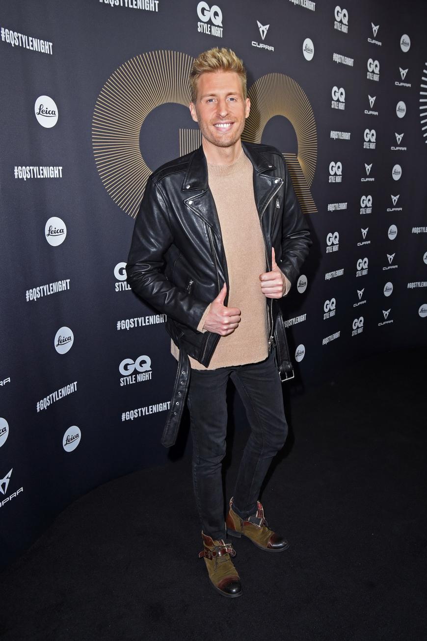 Sänger Maximilian Arland ganz lässig bei der Berlin Fashion Week.