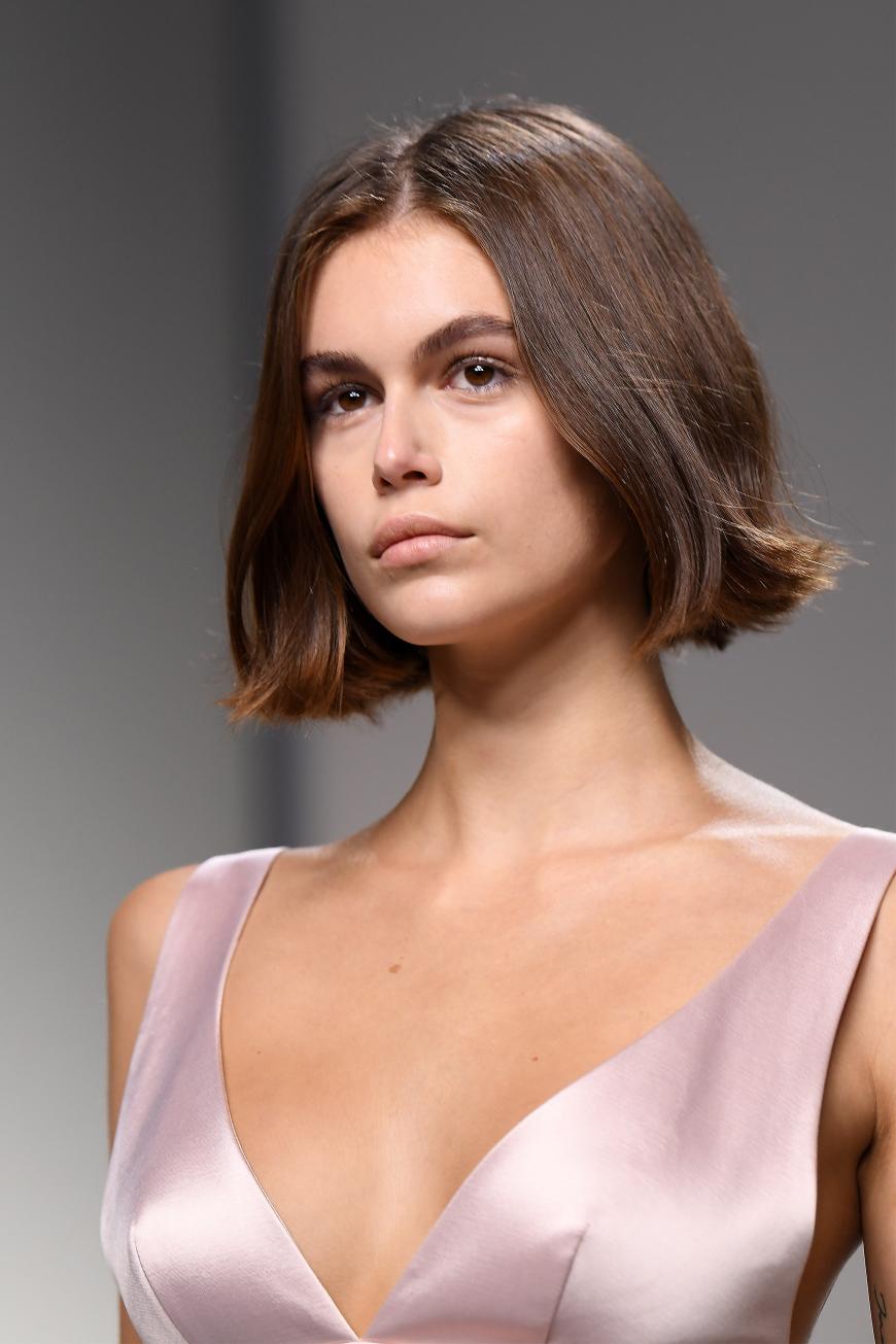 Kaia Gerber weiß sich nicht mehr zu helfen.