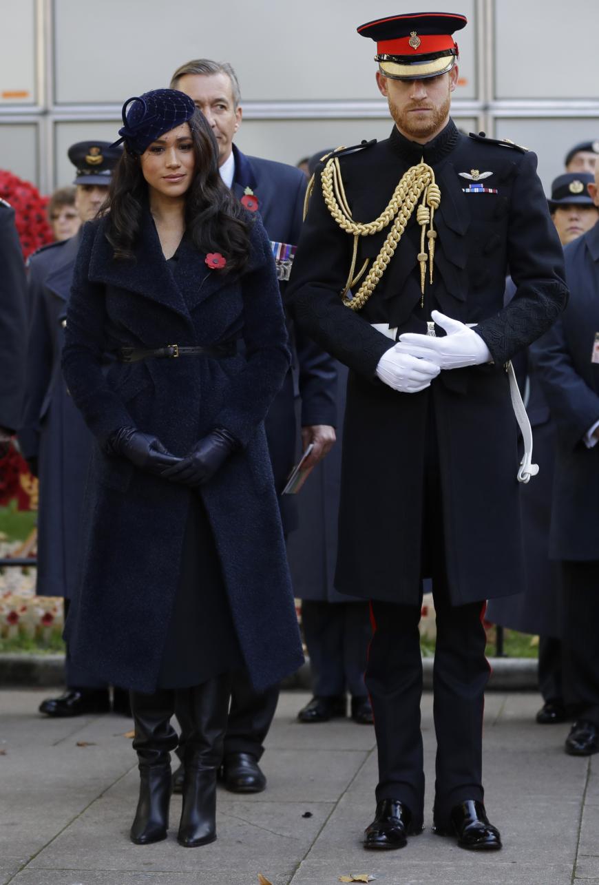 In Zukunft werden Harry und Meghan keine offiziellen Aufgaben für das Königshaus mehr übernehmen, im Falle des Prinzen auch nicht mehr für das Militär.