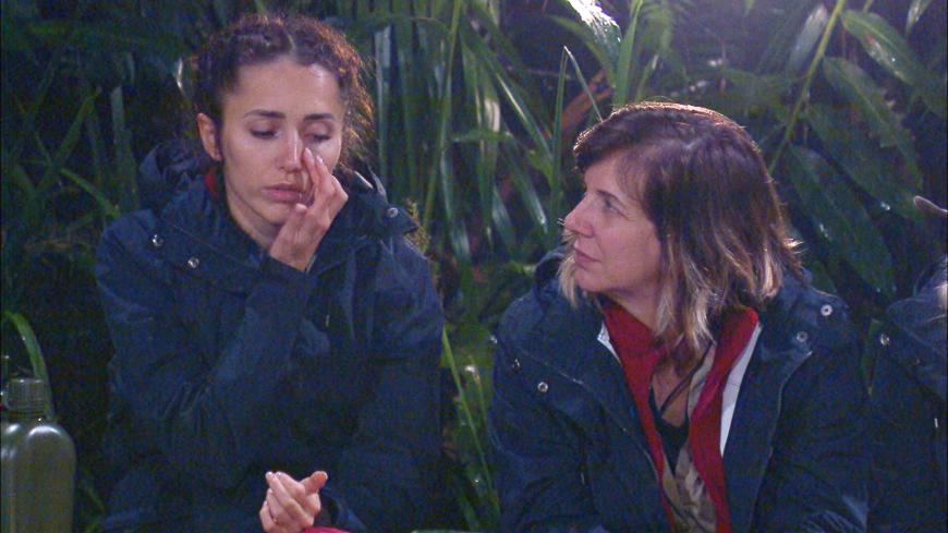 Ausgerechnet Daniela Büchner, mit der sie noch vor Einzug ins Dschungelcamp im Clinch lag, schüttete Anastasiya ihr Herz aus.