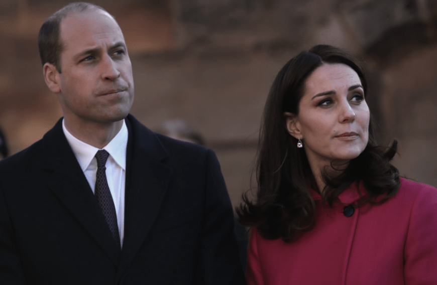 Prinz William leidet darunter, dass sein Verhältnis zu Harry kaputt ist. Kate versucht ständig, ihn zu trösten.