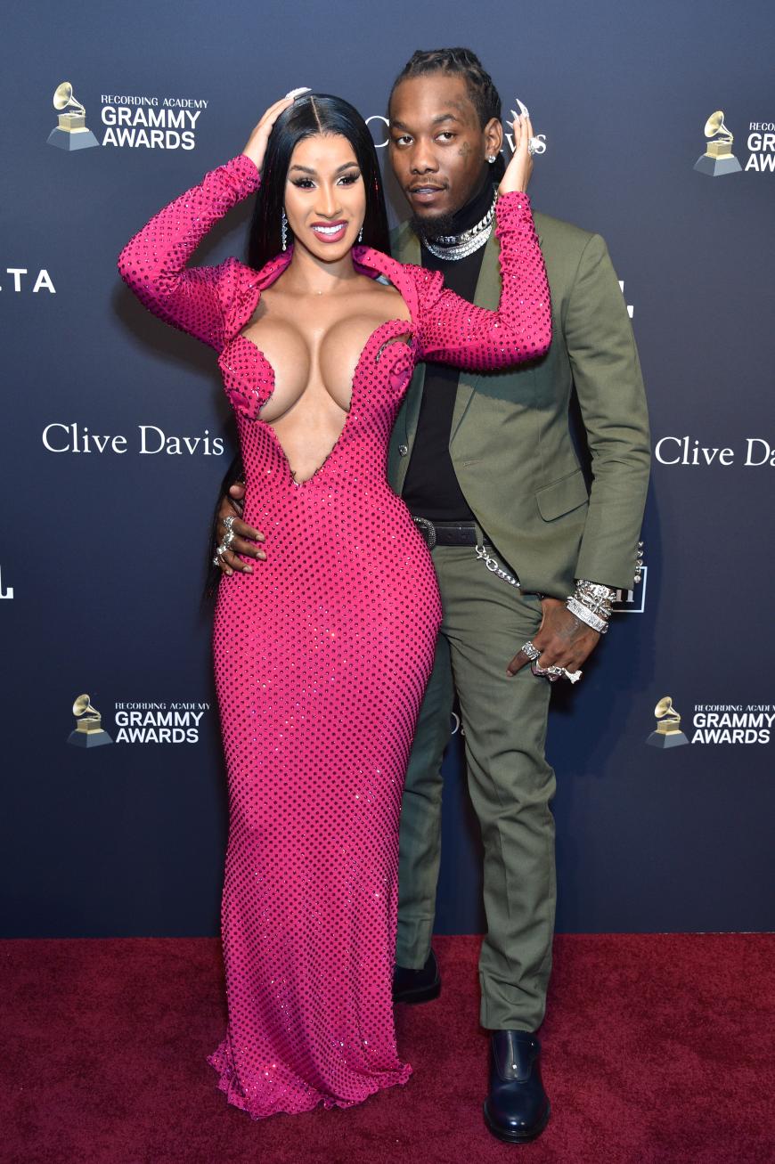 Ähhhhm, okay! Cardi B zeigte an diesem Abend wohl alles, was sie hat. Mehr ging nicht! Mit diesem Mega-Dekolleté zog sie ALLE Blicke auf sich! Ihr Ehemann, Rapper Offset, wirkte neben ihr nur noch wie ein unwichtiges Accessoire ...