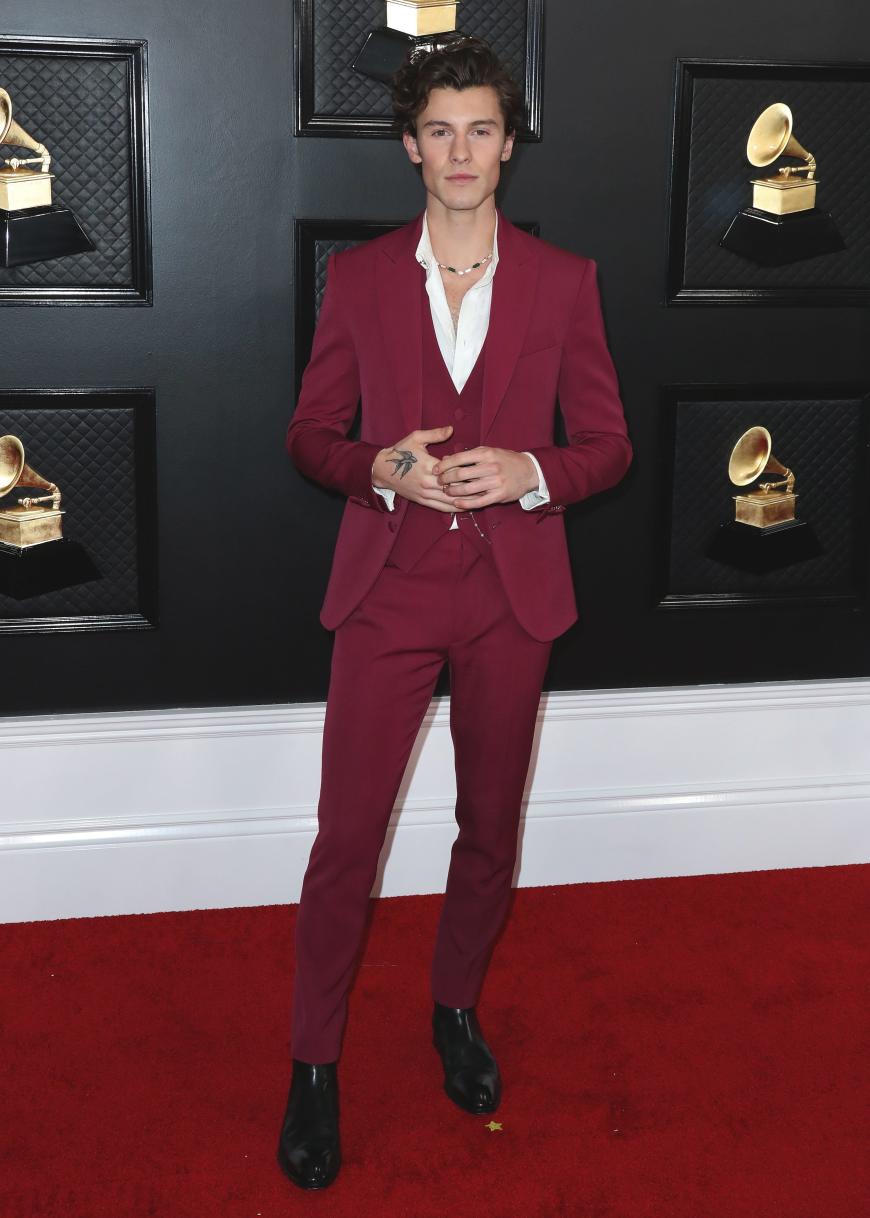 Shawn Mendes warf sich - wie immer - in ein farbenfrohes Outfit und sah dabei schick und elegant aus.