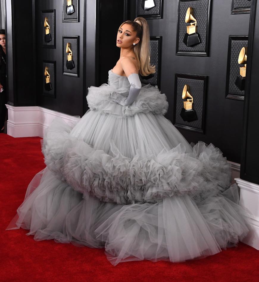 Ariana Grande war mit ihrem Tüllkleid DER Hingucker des Abends!