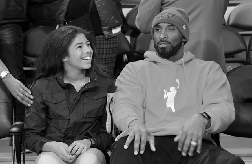 Kobe Bryant (†41) verunglückte am 26.01.2020 bei einem Helikopterabsturz. Alle neun Passagiere an Bord starben, darunter auch Tochter Gianna (†13).