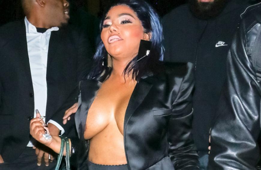 Huch, da spendierte Lil Kim den Besuchern des TAO Restaurants in Los Angeles aber extrem tiefe Einblicke. Ob die Rapperin es geplant hatte, das zwischendurch etwas mehr hervorblitzte?