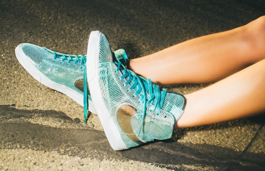 Oder wie wäre es mit High-Tops, die deinen Knöchel vergeben?