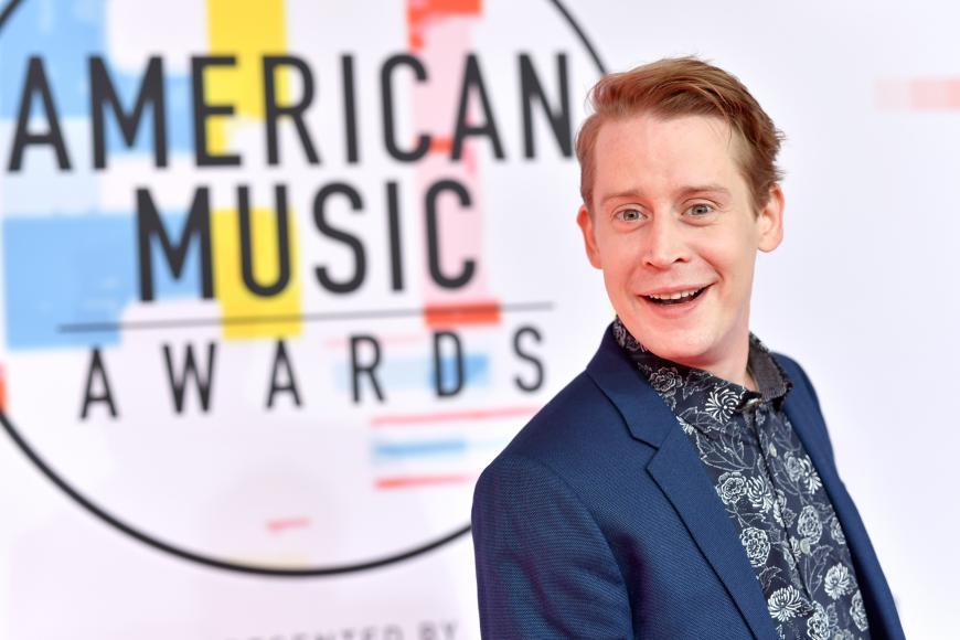 Macaulay Culkin hat früh angefangen: Die Skandal-Nudel verlor seine Jungfräulichkeit mit 15. Das offenbarte er in Anna Faris' Podcast