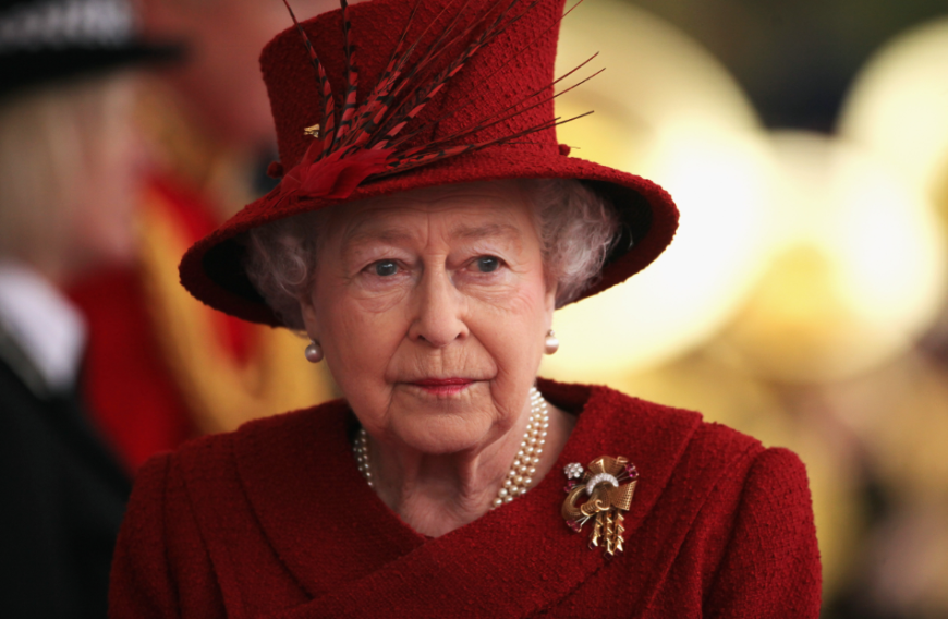 Die Queen steht hinter der Entscheidung ihres Enkels - auch wenn es ihr sicherlich schwer fällt, ihn und den kleinen Archie gehen zu lassen.