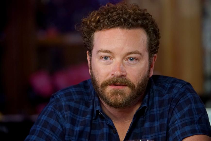 Und er ist der Grund: Danny Masterson, Ashtons langjähriger Buddy und bekennender Scientologe, wird bezichtigt, vor Jahren zwei Frauen vergewaltigt zu haben. Jetzt kommt raus: Auch ihre Hunde soll er vergiftet haben. Ashton distanziert sich dennoch nicht von ihm: