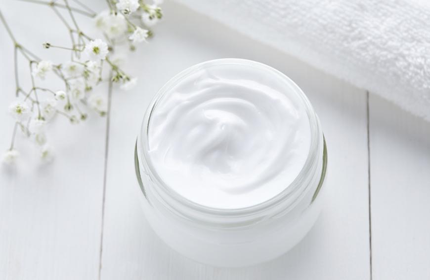 Beauty-Produkte mit Präbiotika und Probiotika eignen sich hervorragend, um den pH-Wert der Haut im Gleichgewicht zu halten.