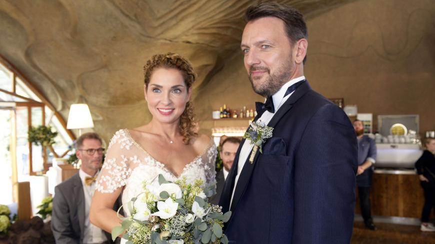 Traumhochzeit bei GZSZ: Gerade erst haben Nina und Robert geheiratet.