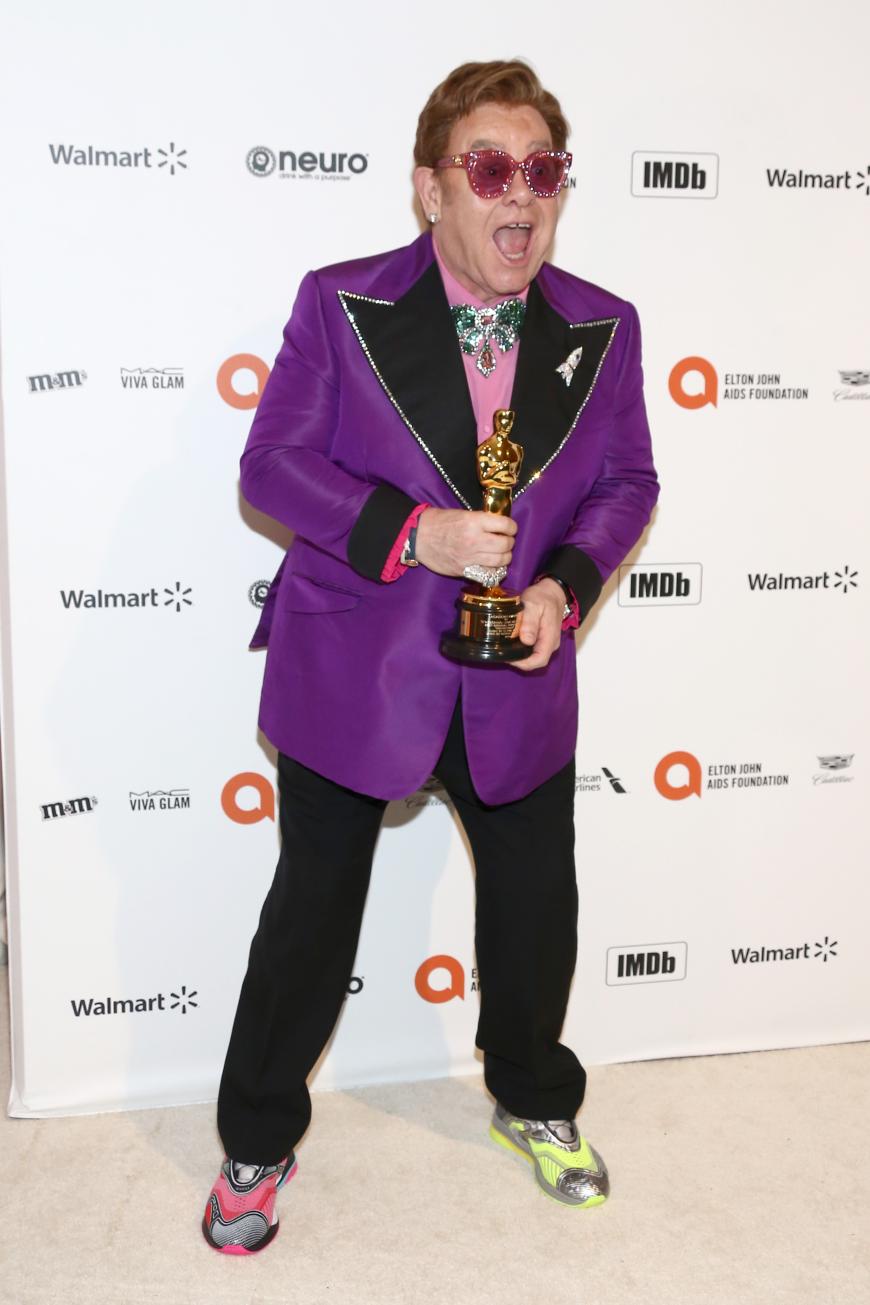 Kunterbunt und mit viel Bling Bling - Musik-Legende Elton John wurde in der Kategorie