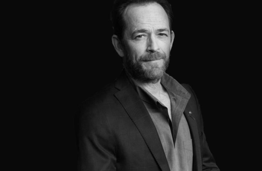 ... weil Luke Perry in dem Gedenkvideo der Oscars fehlte, gehen die Fans jetzt auf die Barrikaden.