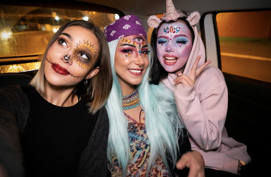 Der Rosenmontag rückt immer näher. Du bist aber noch immer unentschlossen, welches Faschings-Make-up du auflegen sollst?