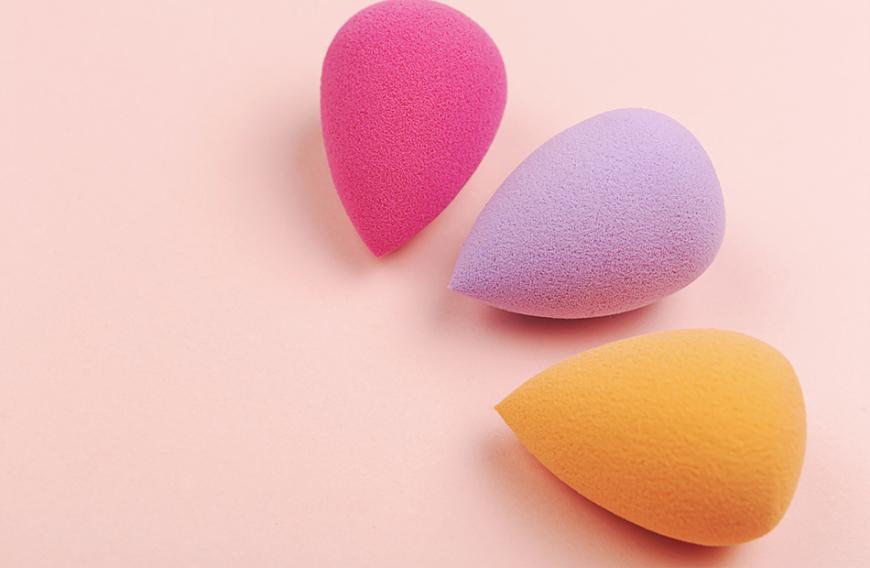 Dieser Make-up-Schwamm hat über 9.000 positive Bewertungen und könne laut User locker mit dem Original mithalten.
