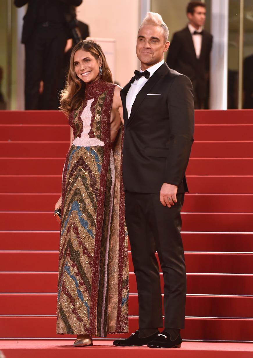 Diese Nachricht haben Robbie Williams und Frau Ayda Field an Valentinstag mit uns geteilt: Sie haben jetzt vier Kinder!