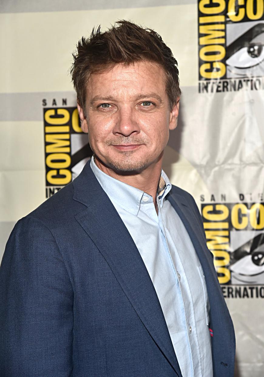 Jeremy Renner ist offenbar frisch verknallt.