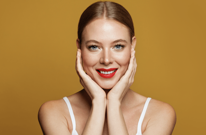 Hallo, jugendlich-frischer Teint! Ein Anti-Aging-Mittel wird im Netz gefeiert.