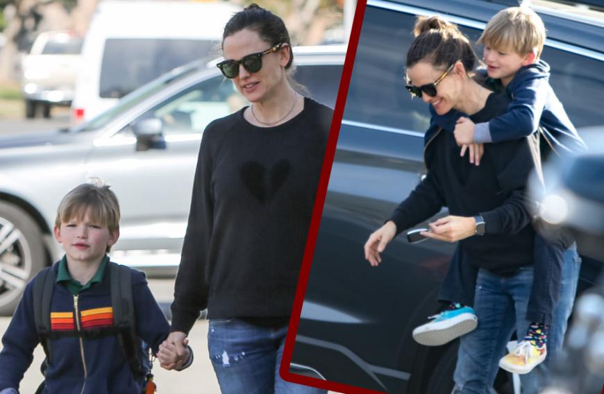 Aww! Sympathisch normal albert Jennifer Garner hier mit Söhnchen Samuel Garner herum. Einfach süß!