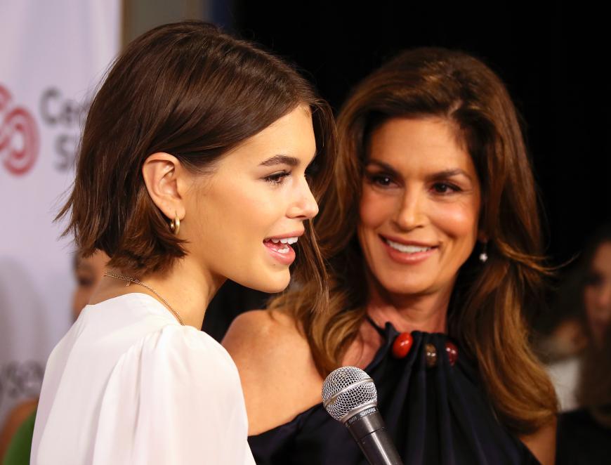 Auch darüber, ob Kaias Mutter Cindy Crawford etwas gegen die Beziehung zu ihm hatte, sprach der 26-Jährige.