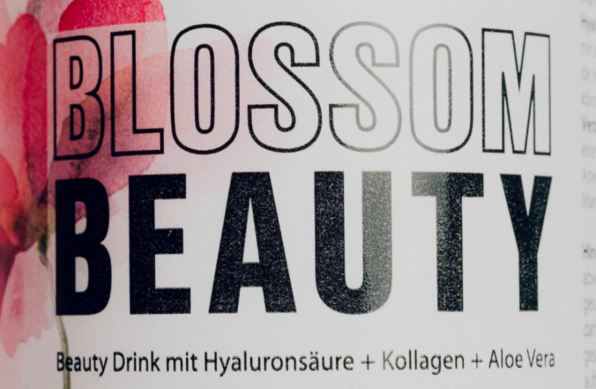 Neben den drei Wirkstoffen Hyaluron, Kollagen und Aloe Vera, ist der Beauty-Drink mit weiteren wertvollen Vitaminen und Spurenelementen angereichert, wodurch der gesamte Körper optimal mit Nährstoffen versorgt werden soll.