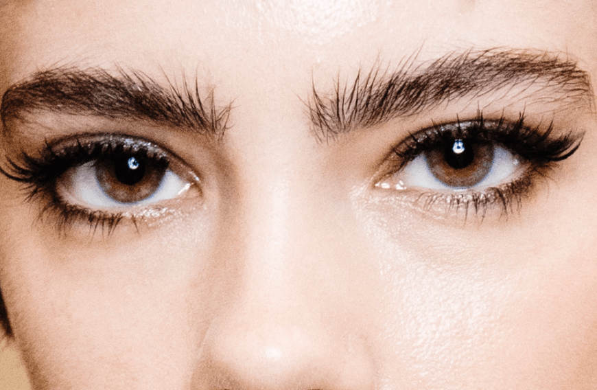 Du wünscht dir echte WOW-Lashes? Dann solltest du einen einfachen Trick beherzigen.