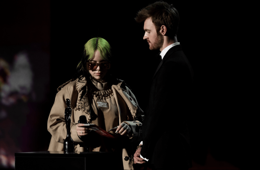 Im Netz wird die Newcomerin heftig gemobbt, wie sie in ihrer Dankesrede bei den Brit Awards verriet.