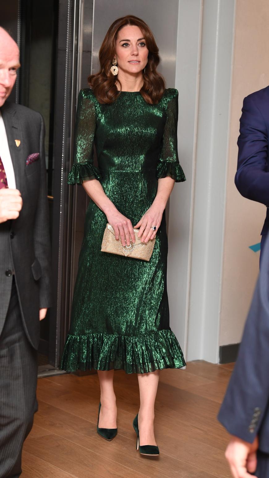 ... und wählte auch für eine Abendveranstaltung ein grünes Glitzerkleid.