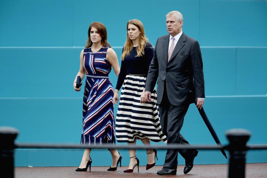 Seither hat insbesondere der Sex-Skandal um Beatrices Vater, Prinz Andrew, die Hochzeitsplanungen immer wieder überschattet.