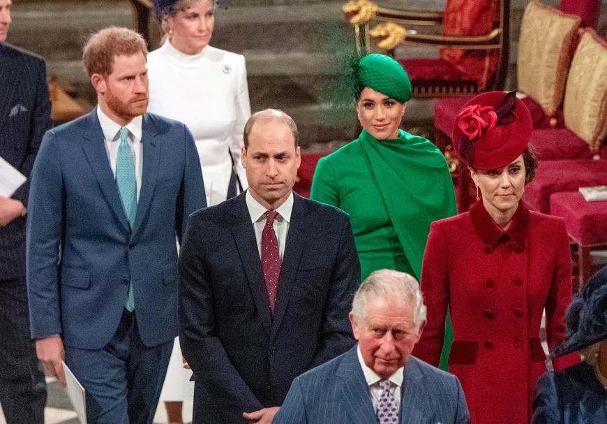 So soll der royale Rotschopf sich zu Meghan gebeugt und gesagt haben: